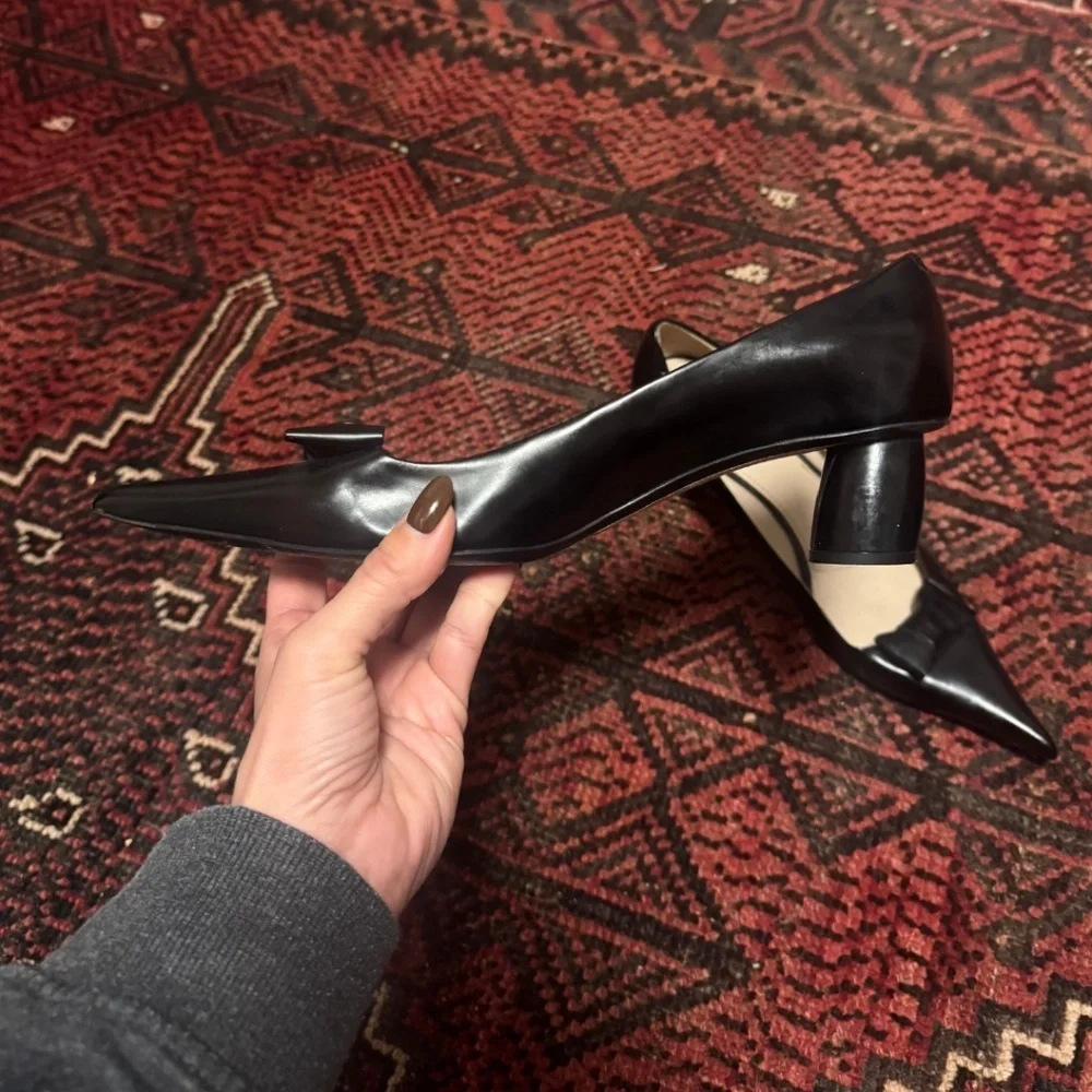 Marc Jacobs Pointed Toe Bow Pumps - Picture 2 of 5